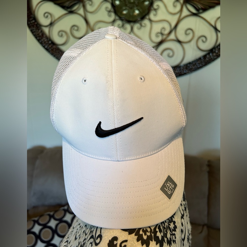 Nike‎ hat new